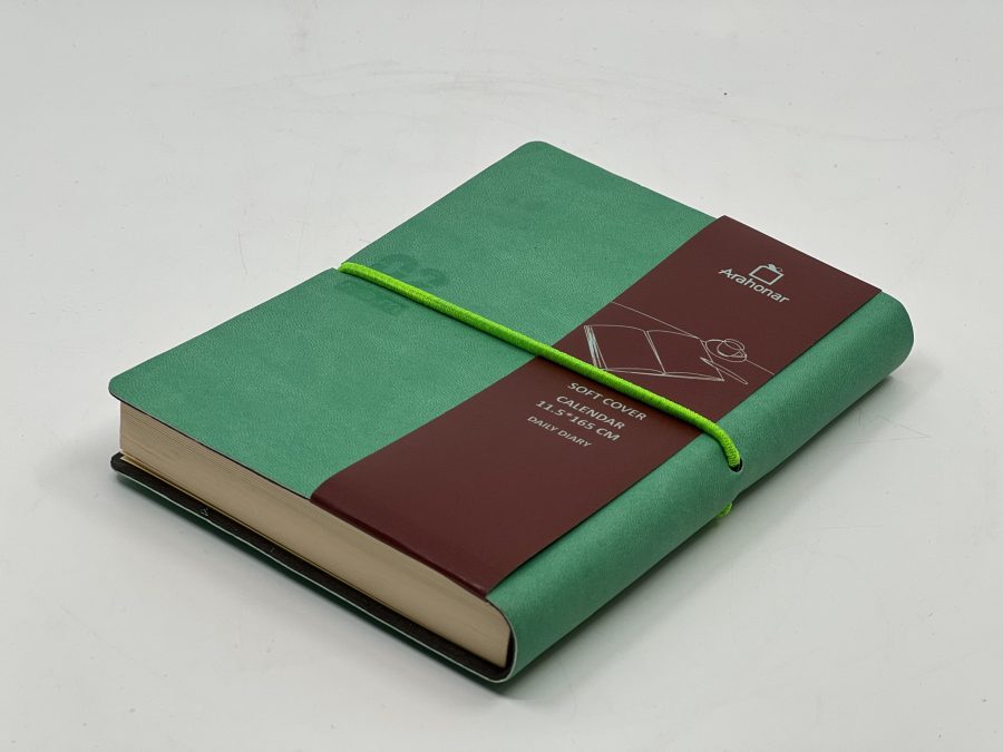 سالنامه سبز رنگ